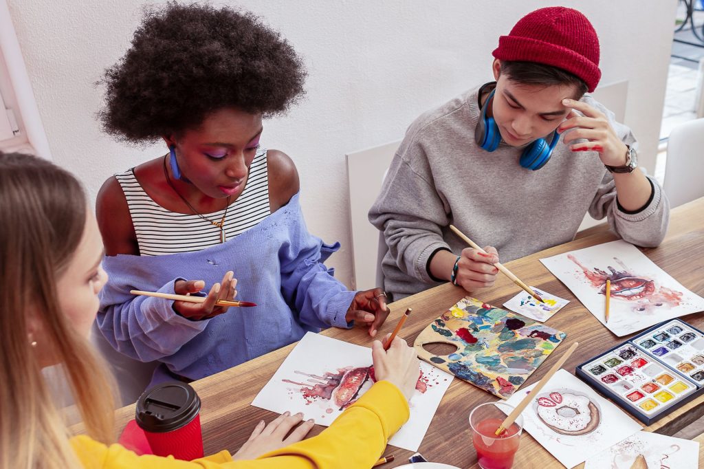Group of disabillity participant doing art therapy